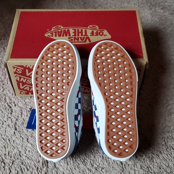 Vans - Picture 2 of 5